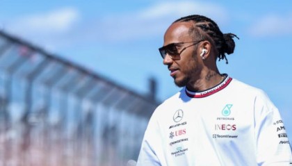 开云体育官方app-汉密尔顿续约两年 誓与梅赛德斯不夺冠不罢休