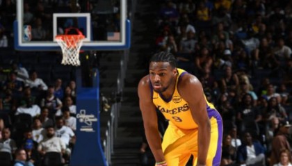 9中2！布朗尼湖人首秀低迷，美媒：双手叉腰像詹姆斯