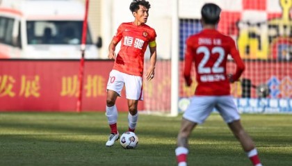 两进两出三年六次变身 郑智是广州队唯一答案？