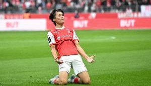 开云体育官方网站-决裂！法媒：中村敬斗罢赛寻求转会，降入法乙的兰斯坚决不放人