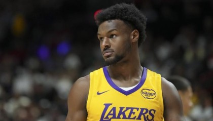 开云体育官方app-打脸了！美媒因布朗尼上半场无得分发文黑他 赛后赶紧道歉