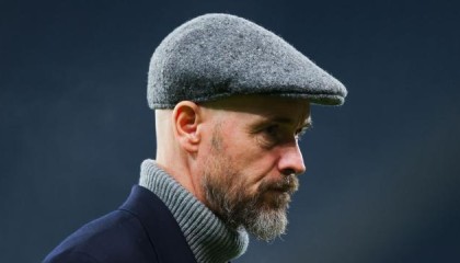 开云体育官方网站-英媒：曼联球员对滕哈赫失去信心 质疑其签约眼光